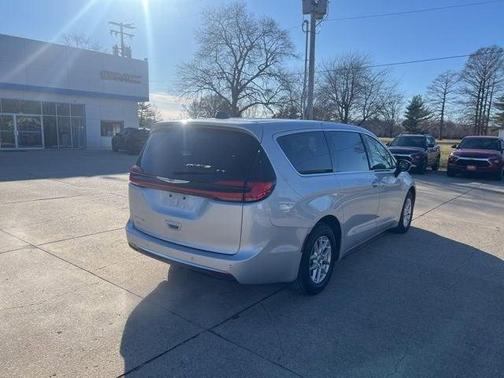 2024 Chrysler Pacifica Touring-L