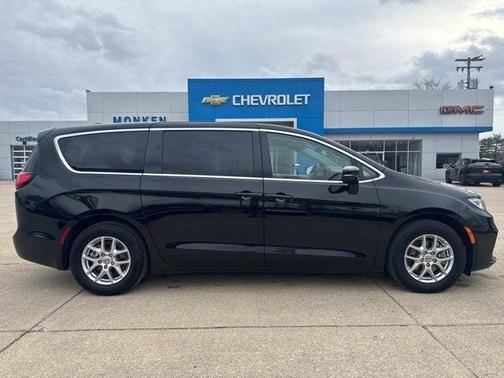 2024 Chrysler Pacifica Touring-L