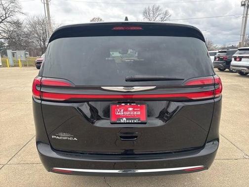 2024 Chrysler Pacifica Touring-L