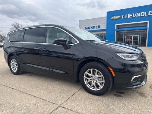 2024 Chrysler Pacifica Touring-L