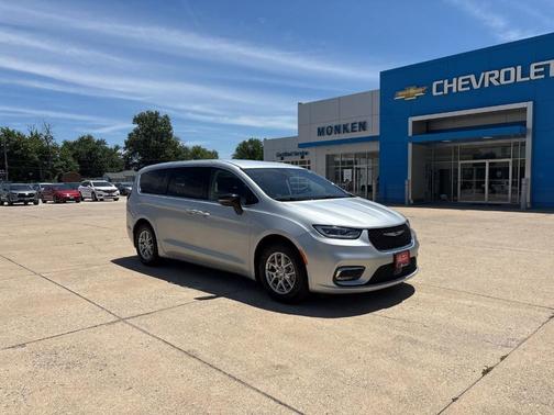 2024 Chrysler Pacifica Touring-L