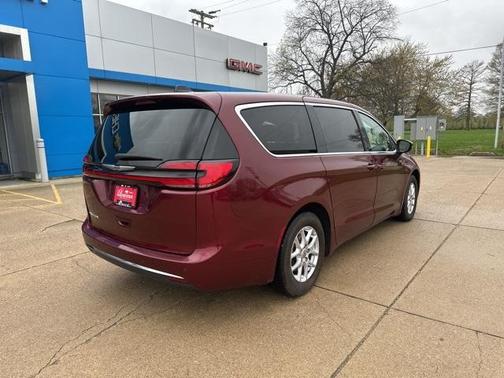 2023 Chrysler Pacifica Touring-L