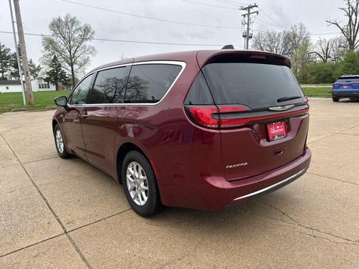 2023 Chrysler Pacifica Touring-L
