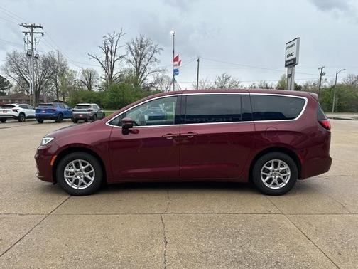 2023 Chrysler Pacifica Touring-L