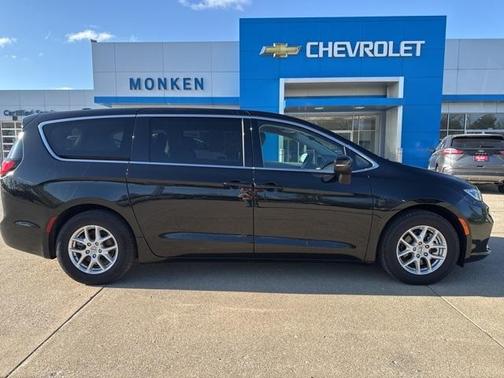 2023 Chrysler Pacifica Touring-L