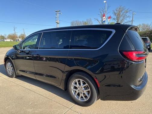 2023 Chrysler Pacifica Touring-L