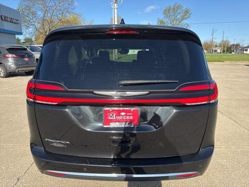 2023 Chrysler Pacifica Touring-L
