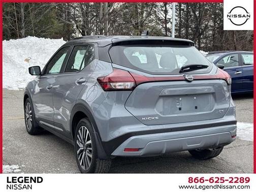 2023 Nissan Kicks SR