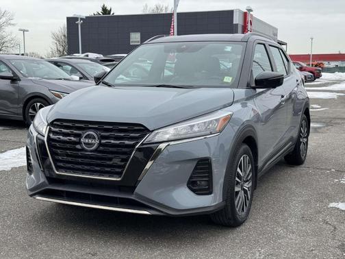 2023 Nissan Kicks SR