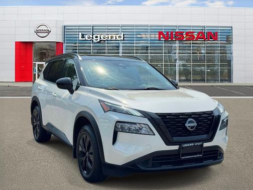 2 Tone White / Black Roof 2023 Nissan Rogue SV
