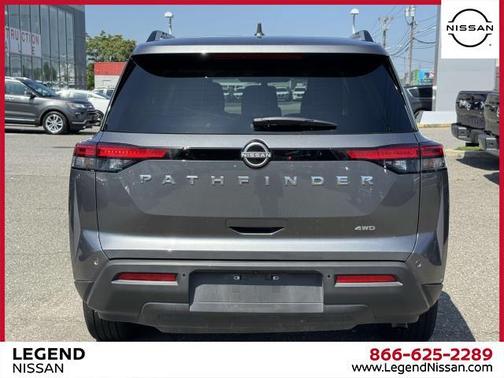 2025 Nissan Pathfinder SV