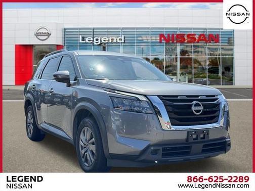 2025 Nissan Pathfinder SV