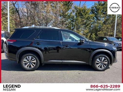 2023 Nissan Pathfinder SL