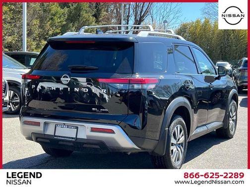 2023 Nissan Pathfinder SL