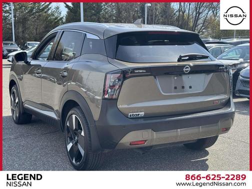 Canyon Bronze M 2025 Nissan Kicks SR