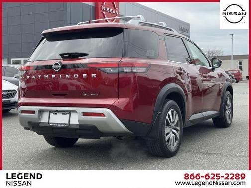 2022 Nissan Pathfinder SL