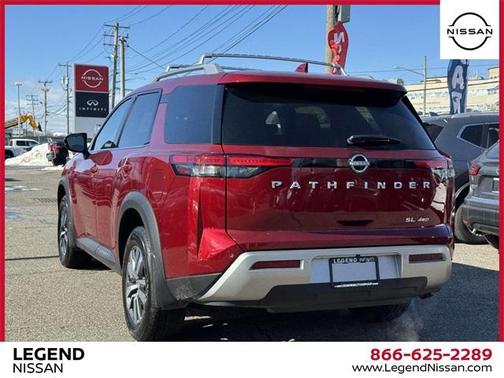 2024 Nissan Pathfinder SL
