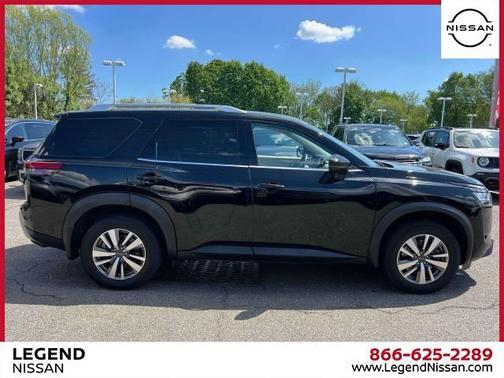 2022 Nissan Pathfinder SL