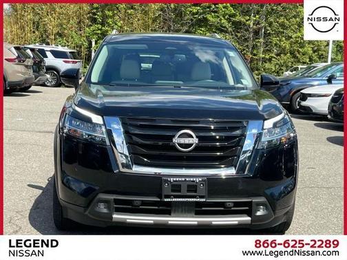 2022 Nissan Pathfinder SL