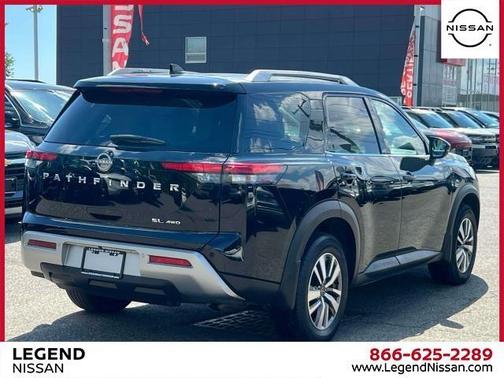 2022 Nissan Pathfinder SL