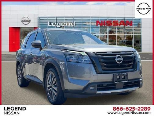 2022 Nissan Pathfinder SL