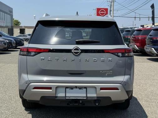 2022 Nissan Pathfinder Platinum