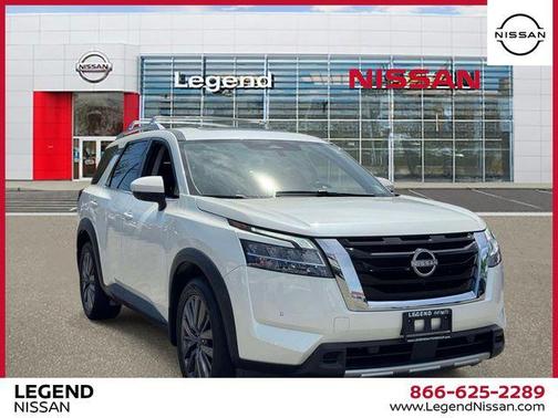 White 2023 Nissan Pathfinder SL