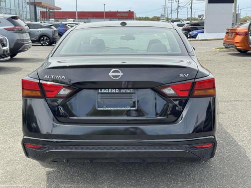 Black 2024 Nissan Altima 2.5 SV