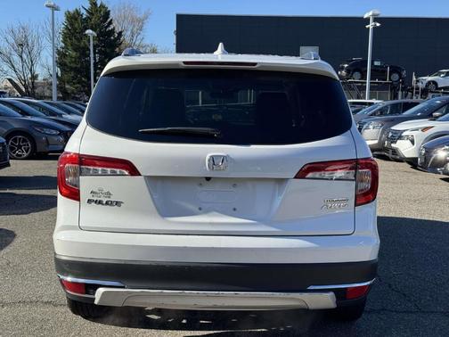 2022 Honda Pilot Touring 7-Passenger