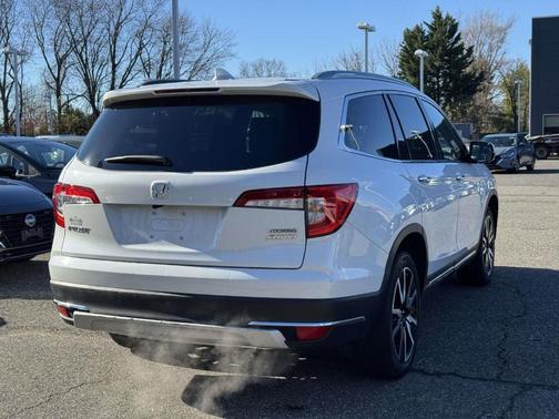 2022 Honda Pilot Touring 7-Passenger