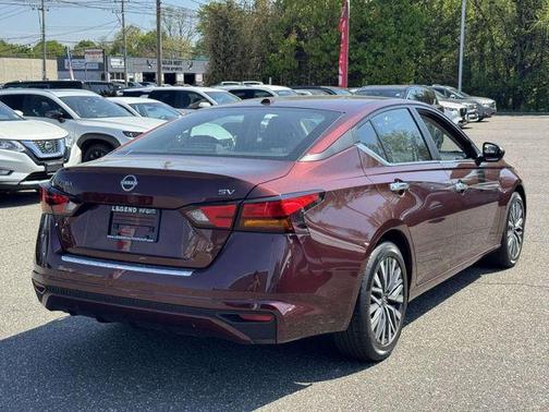 Garnet Pearl 2023 Nissan Altima 2.5 SV