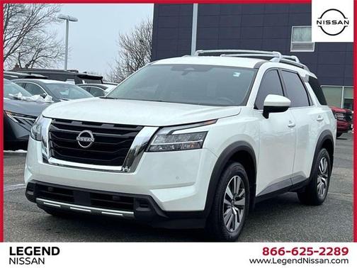 2023 Nissan Pathfinder SL