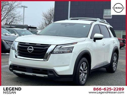 2023 Nissan Pathfinder SL