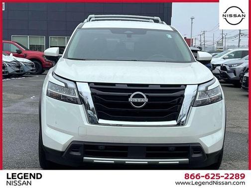 2023 Nissan Pathfinder SL