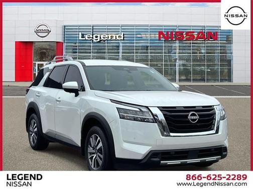 2023 Nissan Pathfinder SL