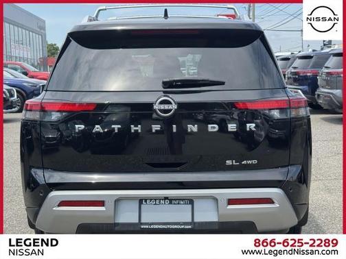 2024 Nissan Pathfinder SL