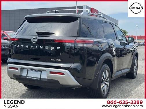 2024 Nissan Pathfinder SL