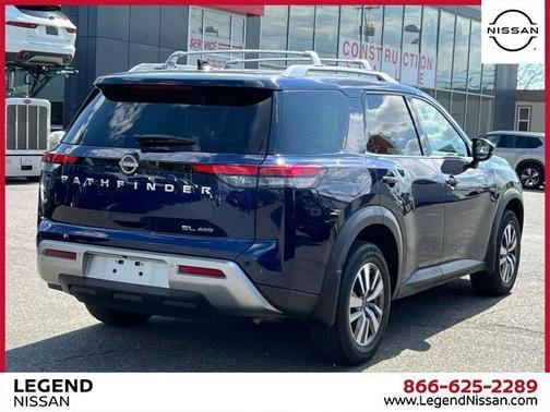 2022 Nissan Pathfinder SL