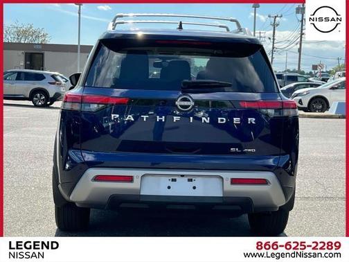 2022 Nissan Pathfinder SL