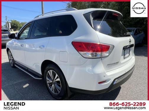 2016 Nissan Pathfinder SV