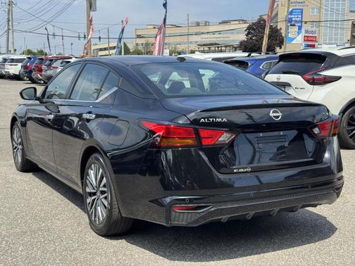 Black 2024 Nissan Altima 2.5 SV