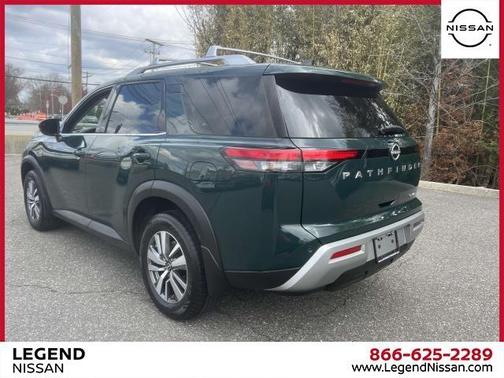 2022 Nissan Pathfinder SL