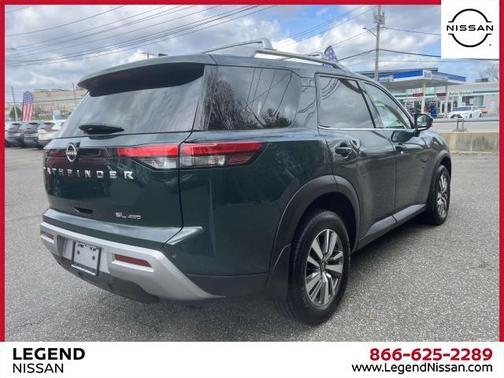 2022 Nissan Pathfinder SL