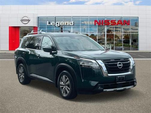 2022 Nissan Pathfinder SL