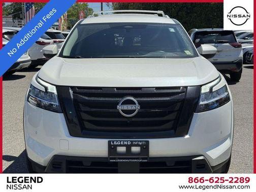 White 2023 Nissan Pathfinder SL