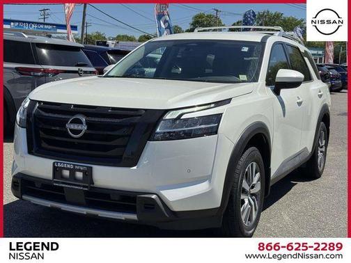 White 2023 Nissan Pathfinder SL