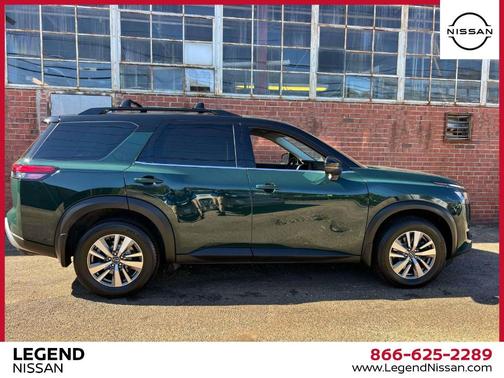 2022 Nissan Pathfinder SL