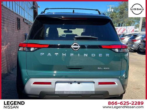2022 Nissan Pathfinder SL