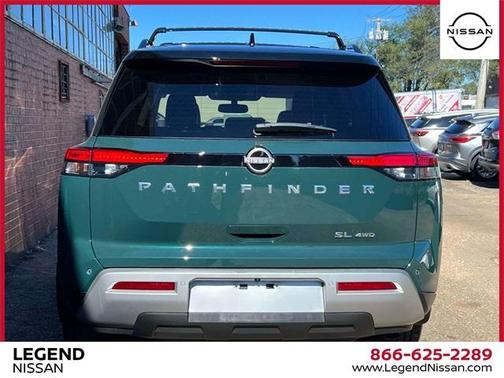 2022 Nissan Pathfinder SL