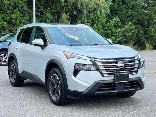 Brilliant Silver Metallic 2024 Nissan Rogue SV